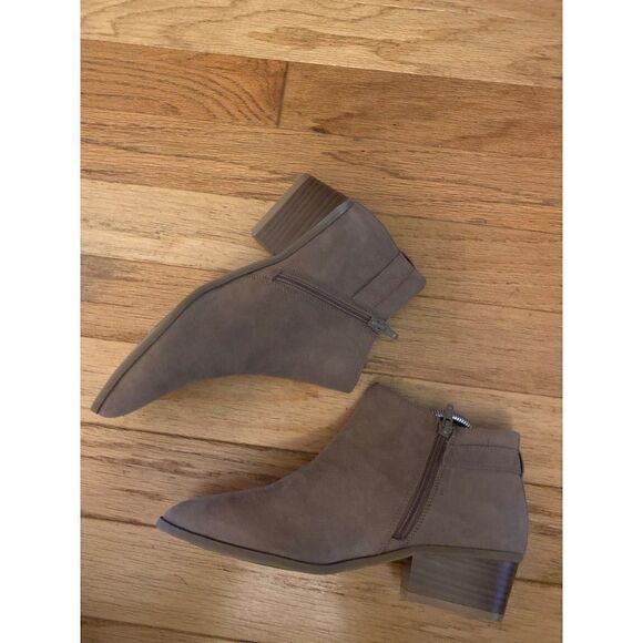 Old Navy women's tan faux suede 2" block heel side zip ankle bootie size 9 - Picture 3 of 8